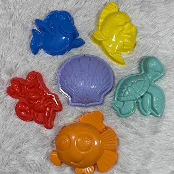 Set of 6 Disney's The Little Mermaid & Finding Nemo Sand Forms Decor - Picture 1 of 9